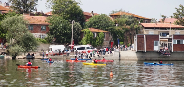 Uluabat kano ile şenlendi