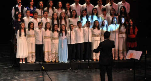 Bitlisli öğrencilerden 19 dilde konser