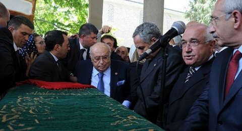 Demirel 65 yıllık eşine veda etti