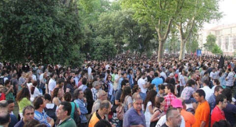 Binlerce kişi Taksim Gezi Parkı'nda eylemde