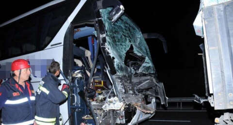 Otobüs TIR'a arkadan çarptı: 1 ölü, 16 yaralı