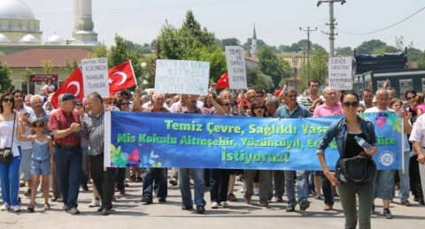Altınşehir sakinleri çevre kirliliğini protesto etti