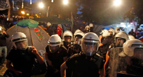 'Gezi'ye müdahale dünyada flaş haber