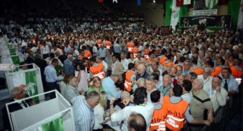 Bursaspor kongresinde oylamaya geçildi