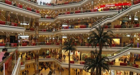 İstanbul'da AVM'de intihar