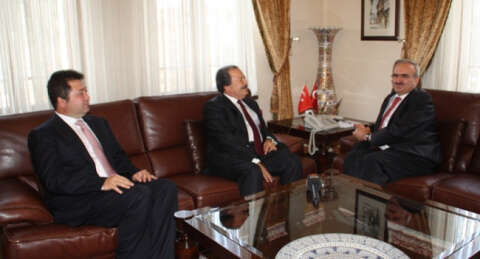 Cavit Çağlar yeni valiye 'hoşgeldin' dedi!