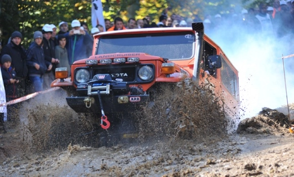 İnegöl'de zorlu parkur mücadelesi!
