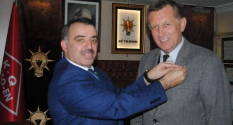 Cüneyt Karlık AKP'ye geçti