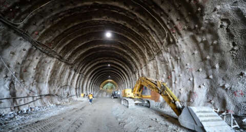 Yüksek hızlı tren 'hızla' ilerliyor!