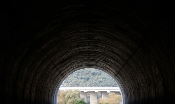 Yüksek hızlı trende tünelin ucu gözüktü!