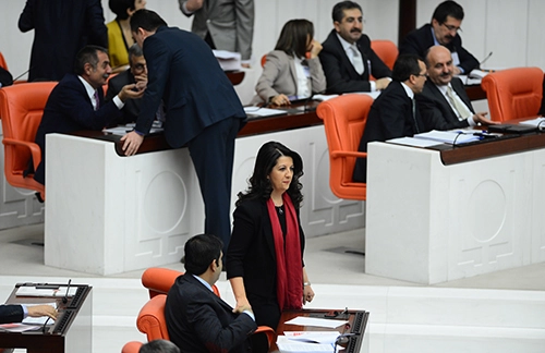 TBMM'de kırmızı protesto