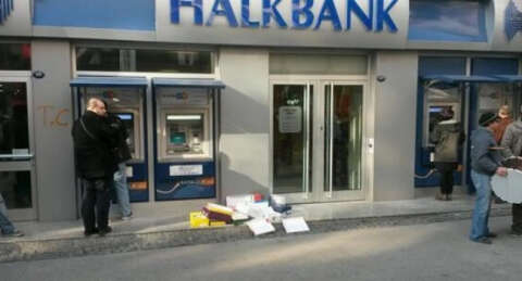 Halkbank'a ayakkabı kutusuyla protesto