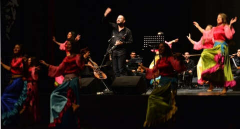 Şenlendirici'ye, Roman orkestrası eşlik etti