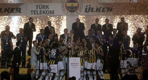 Fenerbahçe şampiyonluk kupasını aldı