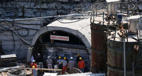 Soma'daki maden ocağının girişi tuğla ile kapatılıyor