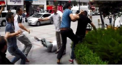 Rize'de Selahattin Demirtaş'ın standına saldırı