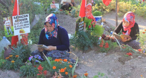 'Maden şehitleri'yle bayramlaştılar