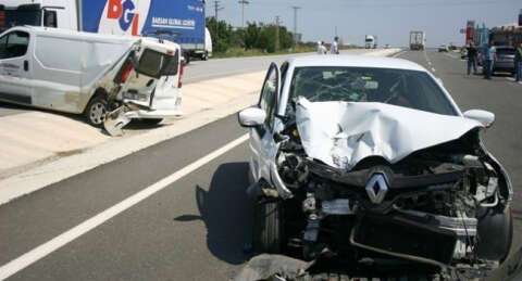 Bursa'dan yola çıkan aile kaza yaptı: 1 ölü, 2 yaralı