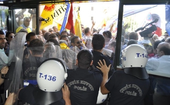 Bursa'da polisten öğretmenlere müdahale