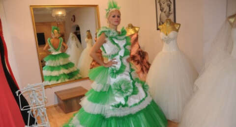 Bursaspor tutkusuyla 'yeşil beyaz gelinlik' dikti