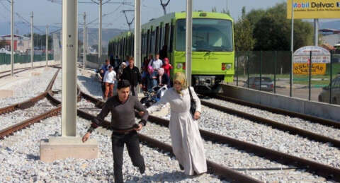 Şahin: Bursa hurda vagonlara teslim ediliyor