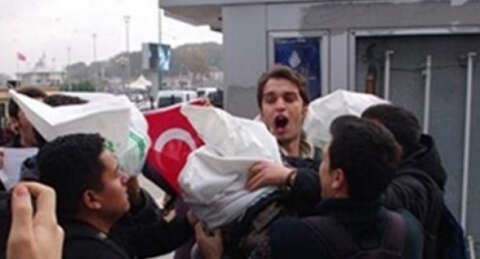 İstanbul'da ABD askerinin kafasına çuval geçirdiler