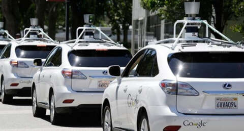 Google'ın sürücüsüz aracı yola çıkıyor