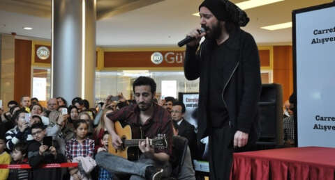 Halil Sezai Bursa'da hayranlarıyla buluştu
