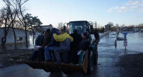 İmdada, kepçe ve askeri araçlar yetişti