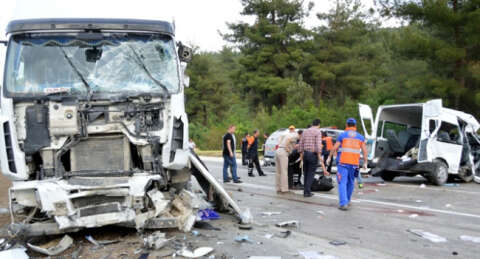 Bilecik'te feci kaza: 3 ölü, 6 yaralı