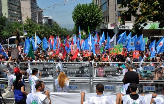 Anne-oğul gözyaşlarıyla uğurlandı