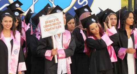 Uludağ Üniversitesi'nde diploma törenleri sona erdi