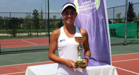 Genç tenisçi Bursa'da şampiyon oldu