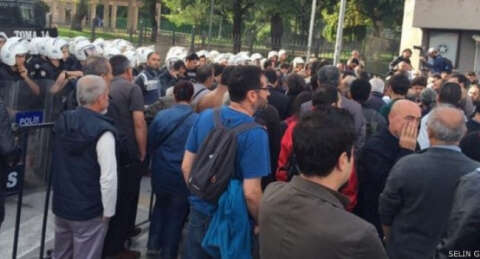 Patlama noktasına karanfil bırakmak isteyenler engellendi