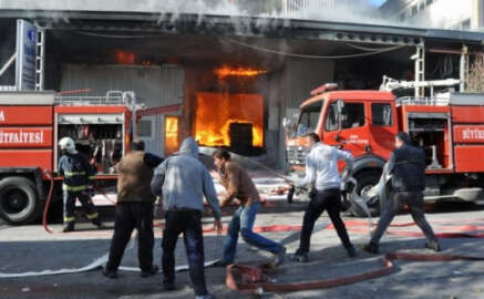 Bursa'da iplik fabrikasında büyük yangın