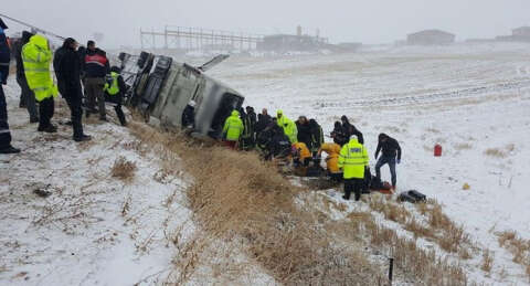 Kırşehir'de otobüs devrildi: 7 ölü, 27 yaralı