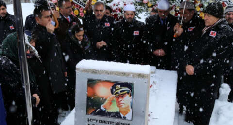 Gaffar Okkan Hendek'teki mezarı başında anıldı