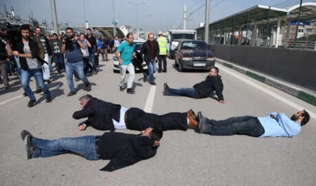 Renault'ta işçiler üretimi durdurdu