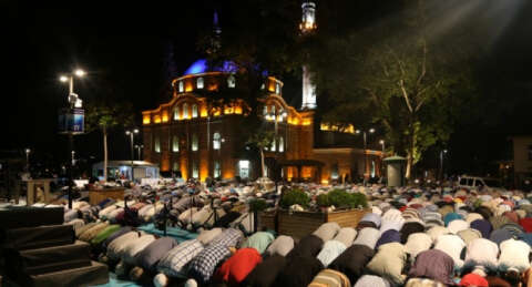 Bursa'da enderun usülü teravih namazı