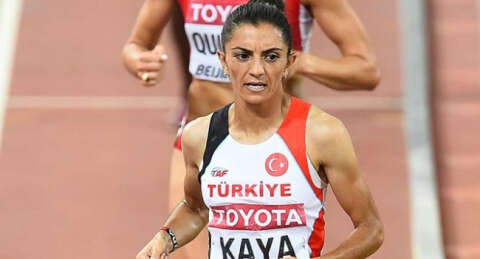 Özlem Kaya su engellide bronz madalya kazandı