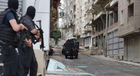 Diyarbakır'da çatışma: 3 şehit, 2 yaralı