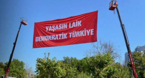 Taksim Meydanı'nda 'demokratik laik Türkiye' haykırışı