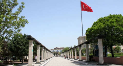 Ahmet Taner Kışlalı'nın adı meydana geri verildi