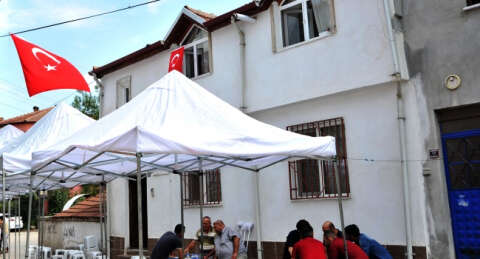 Şehit uzman çavuşun baba evinde yas