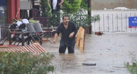 Trabzon'da sel iki can aldı