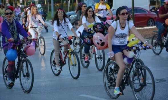 'Süslü Kadınlar Bisiklet Turu'