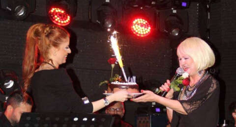 Gülden Karaböcek'e kızından yaş günü sürprizi