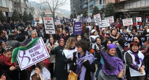 Bursa'da kadınlar alanlarda: Karanlığa 'Hayır'