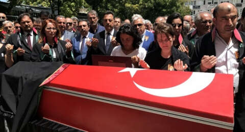 Avukat Özgür Aksoy&#39;a gözyaşlarıyla veda