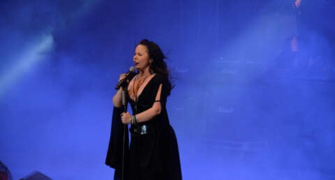 Bursa'da Şebnem Ferah rüzgarı esti